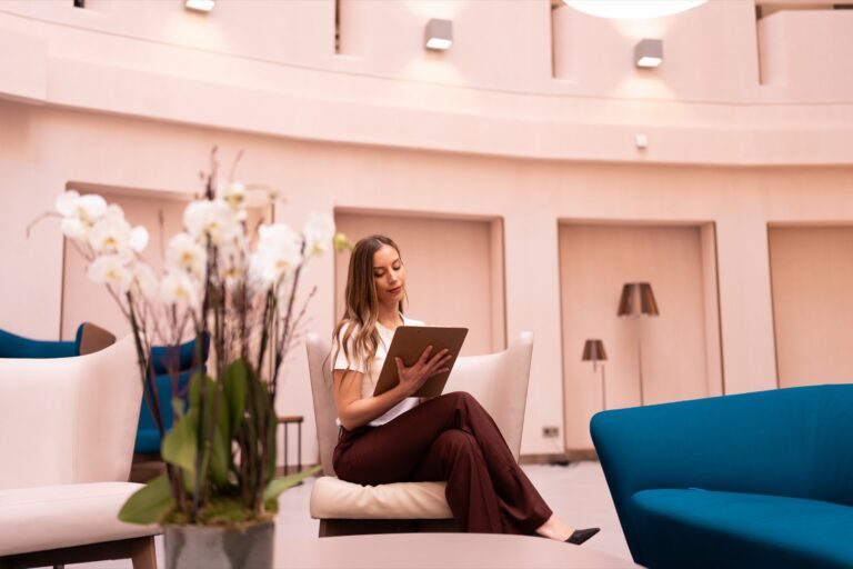 Maëva Comby, praticienne TCC, accompagnement des entrepreneurs à Lyon et en ligne